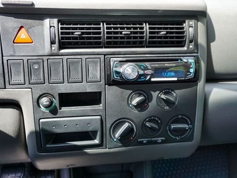 Used 2000 Volkswagen Eurovan Camper FWD image 12