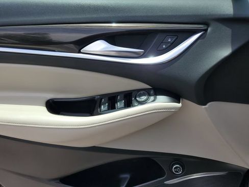 Used 2018 Buick Enclave Essence FWD image 16