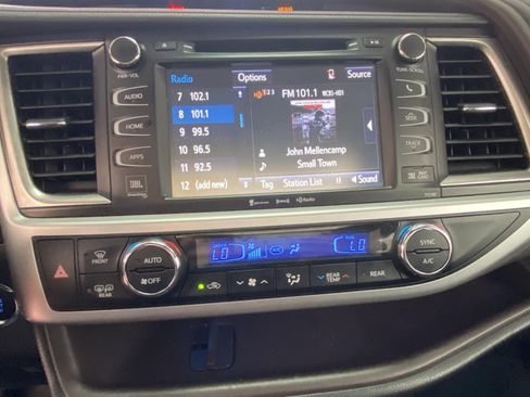 Used 2018 Toyota Highlander Limited AWD/4WD image 24