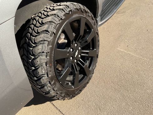 Used 2020 Chevrolet Suburban LT image 10