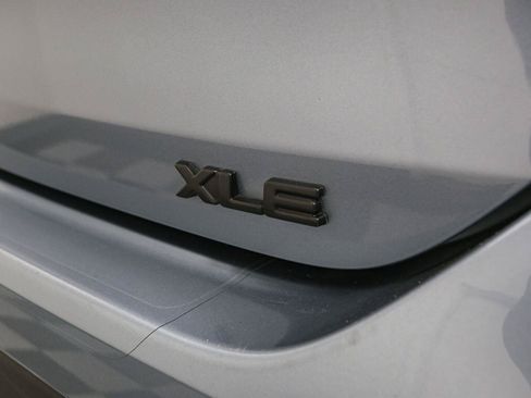 Used 2023 Toyota Highlander XLE AWD/4WD image 12