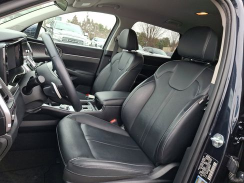 Used 2022 Kia Sorento S image 24