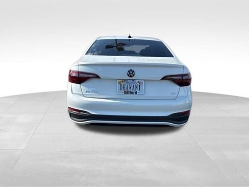 Used 2024 Volkswagen Jetta SE FWD image 12