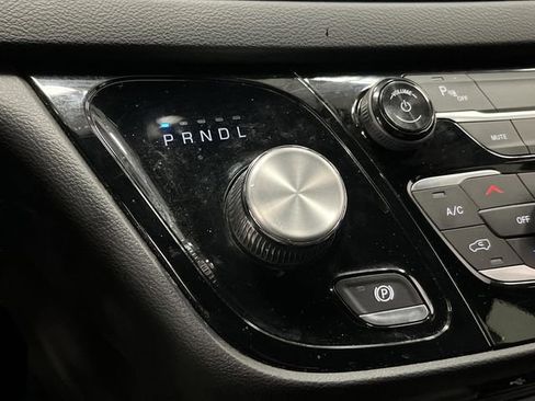 Used 2020 Chrysler Pacifica Touring-L w/ S Appearance Package image 22