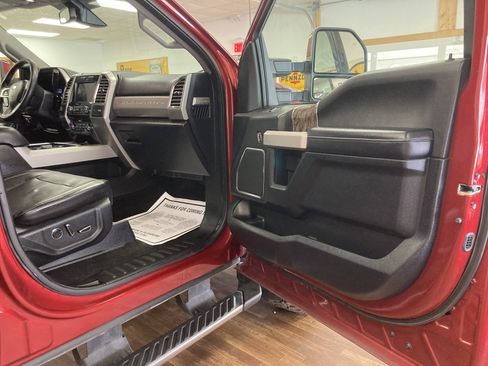 Used 2017 Ford F250 Lariat w/ Lariat Ultimate Package image 16