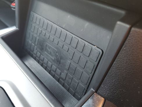 Used 2023 Ford Explorer Limited image 9