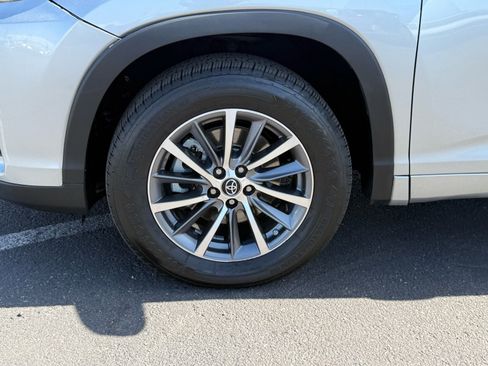 Used 2018 Toyota Highlander XLE FWD image 11