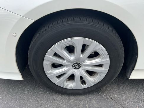 Used 2019 Toyota Prius LE image 13