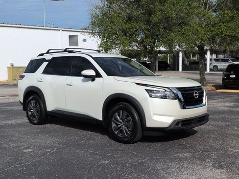 Certified 2022 Nissan Pathfinder SV FWD image 2
