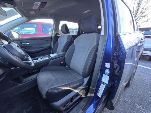 Used 2023 Nissan Rogue SV image 7