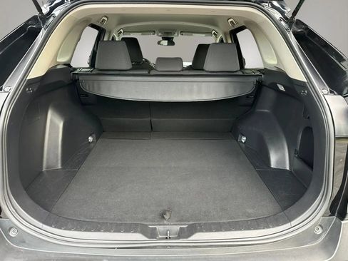 Used 2021 Toyota RAV4 XLE FWD image 18