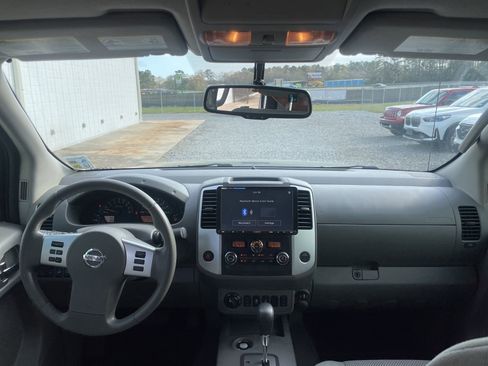 Used 2021 Nissan Frontier SV w/ Midnight Edition Floor Mats image 9