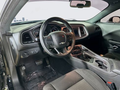 Used 2019 Dodge Challenger SXT RWD image 10