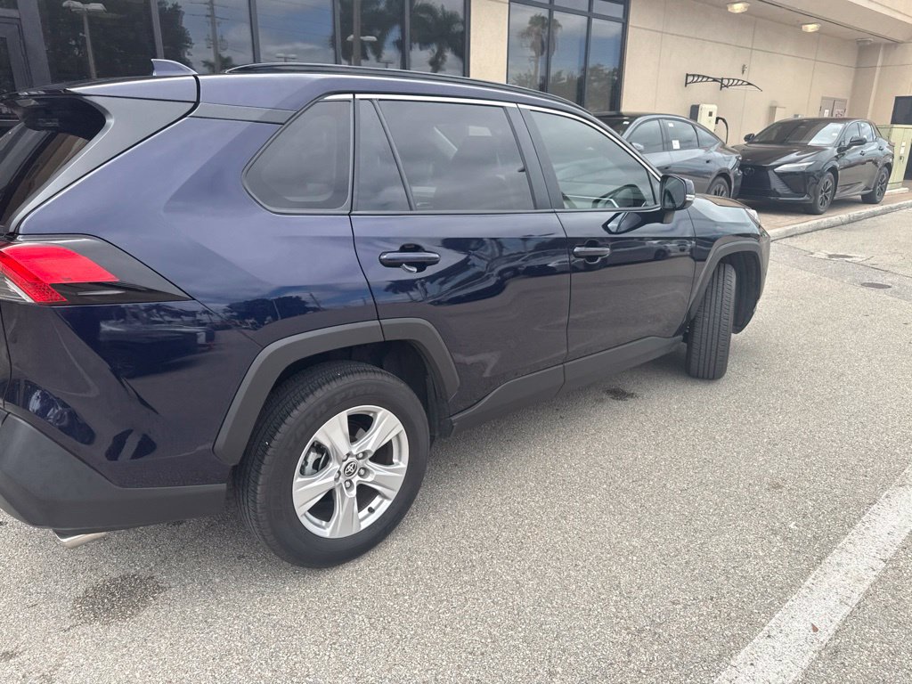 Used 2021 Toyota RAV4 XLE w/ Convenience Package FWD image 12