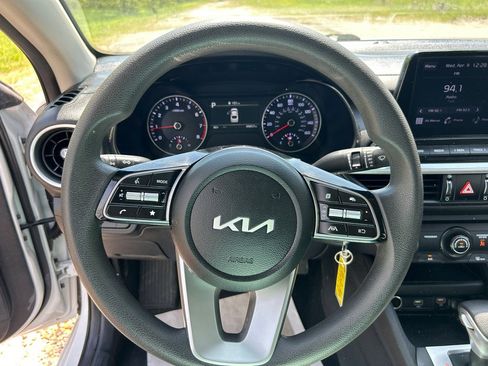 Used 2024 Kia Forte LXS image 9