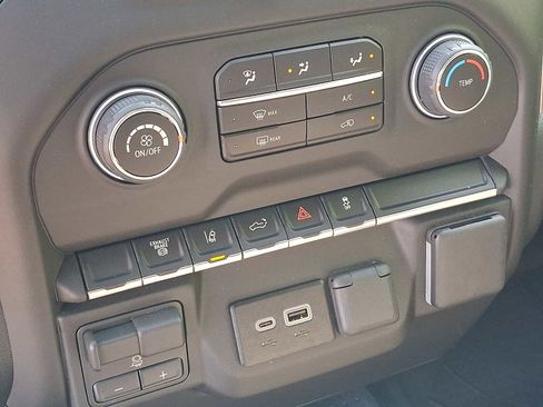 Used 2026 Chevrolet Silverado 2500 W/T AWD/4WD image 16
