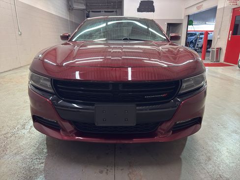 Used 2019 Dodge Charger SXT image 2