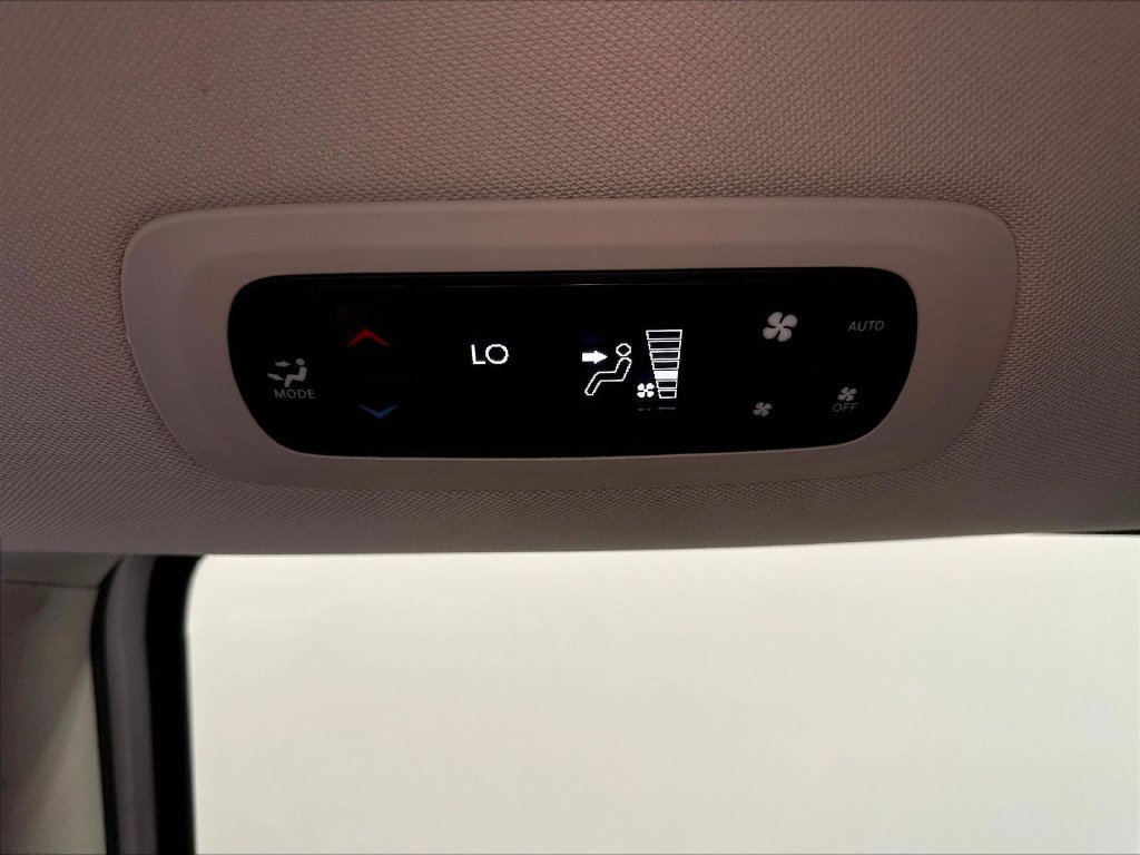 Used 2024 Chrysler Pacifica Touring-L FWD image 13