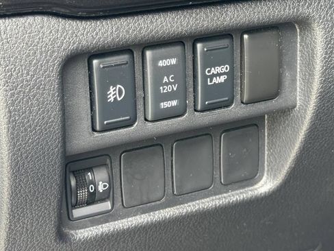 Used 2019 Nissan Titan SV w/ SV Convenience Package AWD/4WD image 18