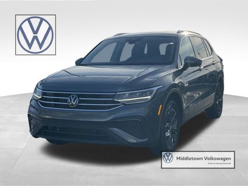 Certified 2024 Volkswagen Tiguan SE image 1
