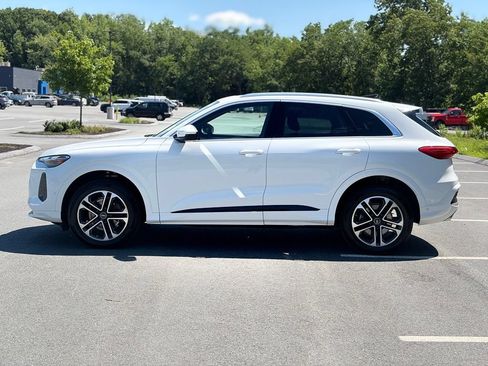 Used 2025 Audi Q5 Premium w/ Convenience Package AWD/4WD image 3