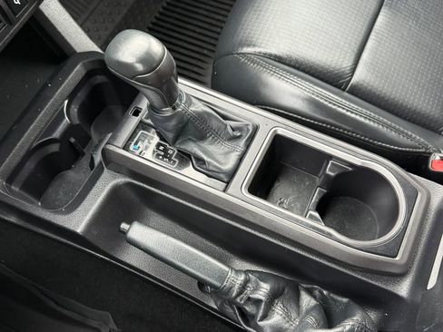 Used 2022 Toyota Tacoma TRD Off-Road w/ TRD Premium Off Road Package AWD/4WD image 18