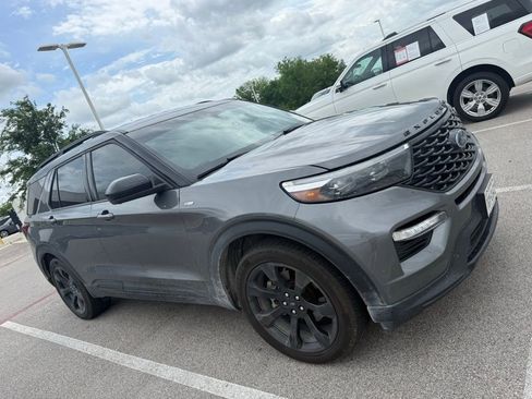 Used 2023 Ford Explorer ST-Line w/ Class IV Trailer Tow Package image 8