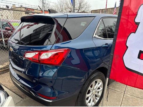Used 2020 Chevrolet Equinox LT w/ Driver Convenience Package image 4