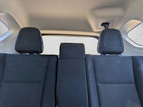 Used 2018 Toyota RAV4 LE FWD image 16