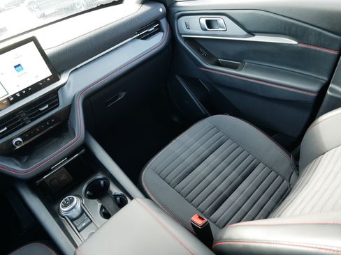 Used 2025 Ford Explorer ST-Line image 11