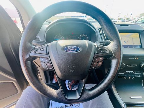 Used 2020 Ford Edge SE image 17