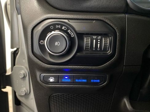 Used 2022 Jeep Wrangler Unlimited Sahara w/ Cold Weather Group image 20