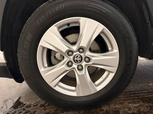 Used 2021 Toyota RAV4 XLE image 10