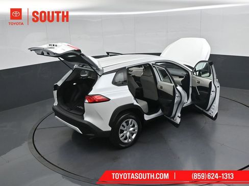 Used 2024 Toyota Corolla Cross L AWD/4WD image 50