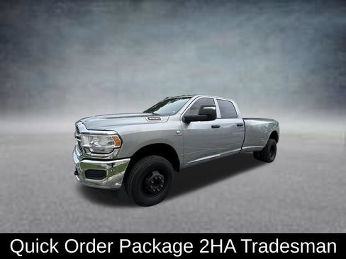 Used 2024 RAM 3500 Tradesman w/ Chrome Appearance Group AWD/4WD image 3