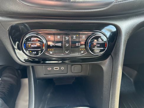 Used 2021 Buick Encore GX Select FWD image 31