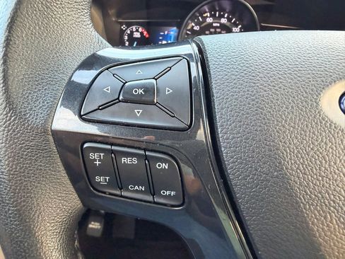 Used 2018 Ford Explorer XLT w/ Equipment Group 202A AWD/4WD image 32