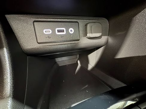Used 2023 Buick Encore GX Essence w/ Experience Buick Package FWD image 26