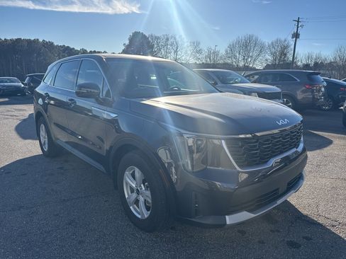 Certified 2025 Kia Sorento LX image 1