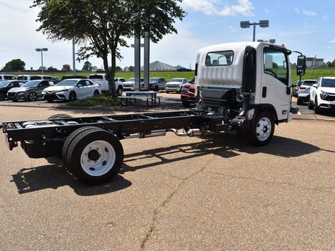 New 2025 Chevrolet Low Cab Forward image 4