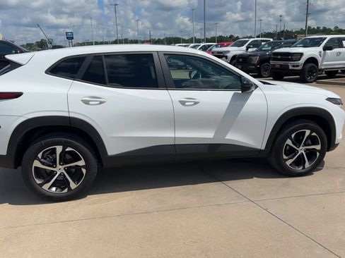 Used 2025 Chevrolet Trax RS w/ Sunroof Package FWD image 9