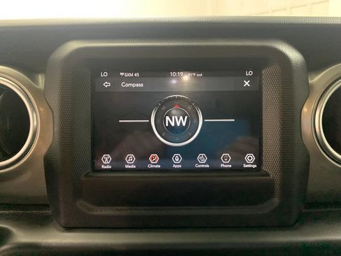 Used 2019 Jeep Wrangler Unlimited Sahara w/ Cold Weather Group AWD/4WD image 6