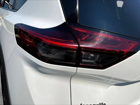 Certified 2026 Nissan Rogue SV AWD/4WD image 26
