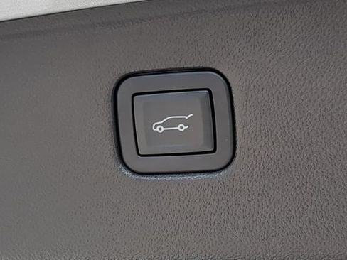Used 2019 Chevrolet Blazer Premier w/ Sun and Wheels Package FWD image 16