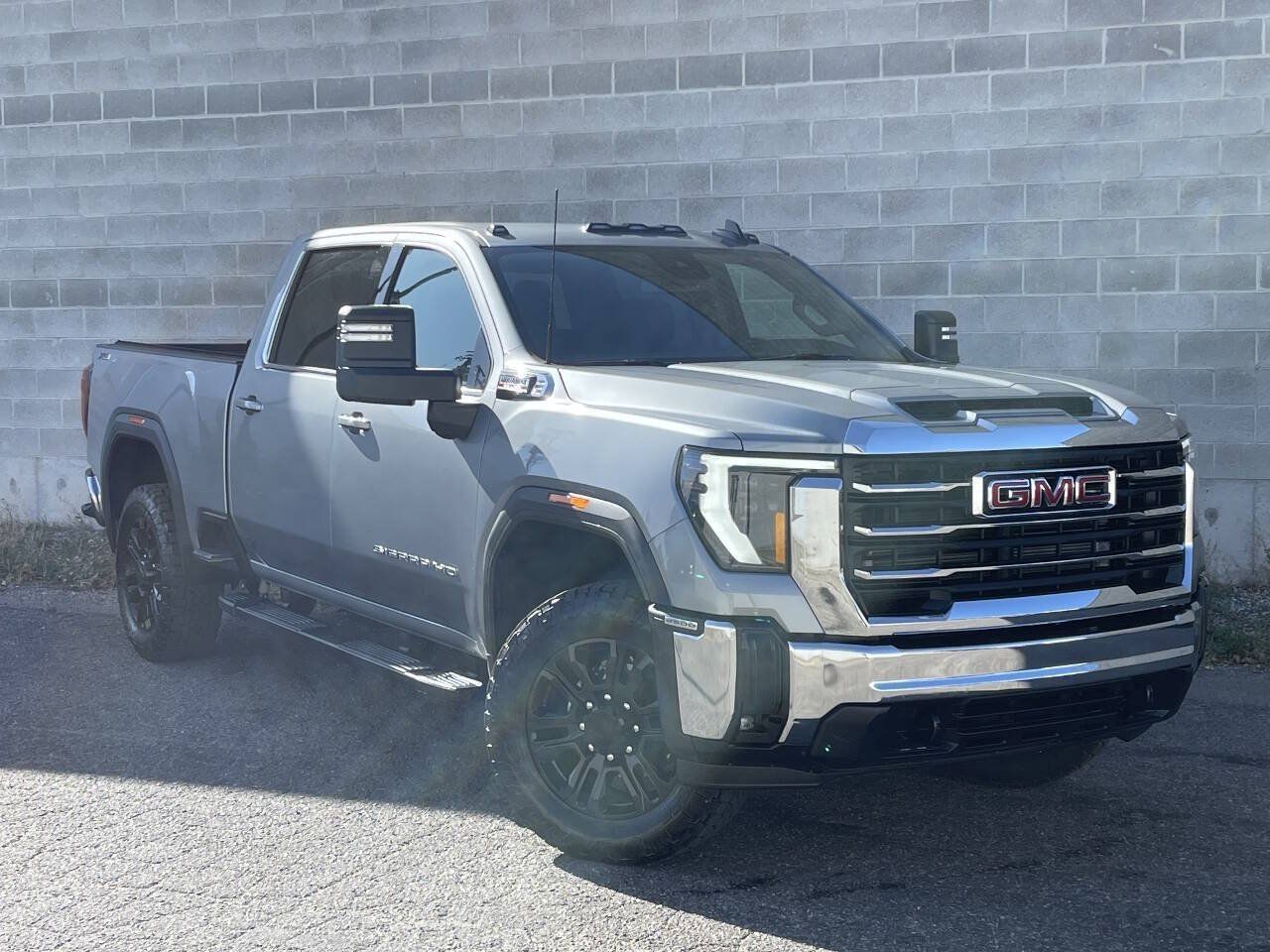 Used 2026 GMC Sierra 2500 SLE w/ SLE Value Package; AWD/4WD image 2