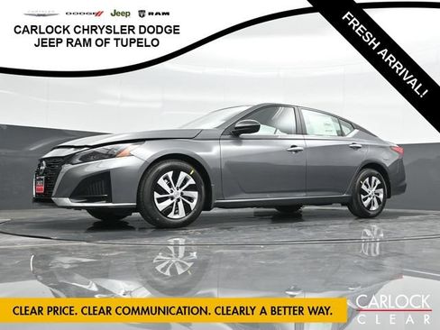 Used 2025 Nissan Altima 2.5 S FWD image 39