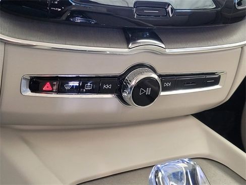 Certified 2023 Volvo XC60 B5 Ultimate w/ Climate Package image 32
