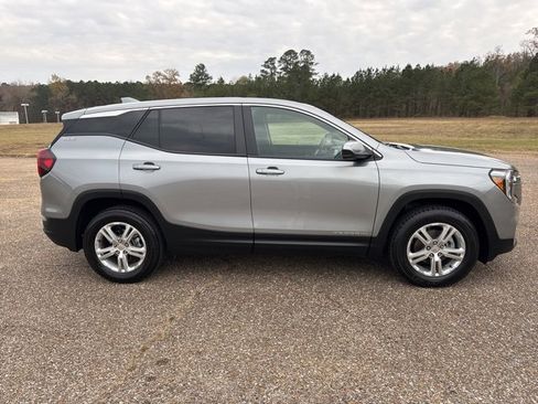 Used 2024 GMC Terrain SLE image 7