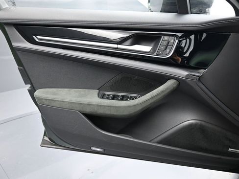 Used 2025 Porsche Panamera 4 image 23