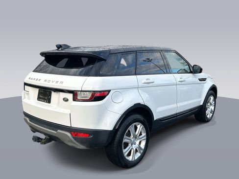 Used 2017 Land Rover Range Rover Evoque SE image 3